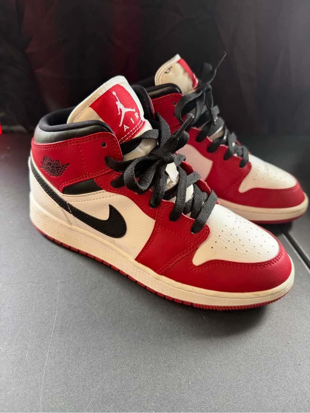 Air Jordan 1 Mid GS “Chicago”